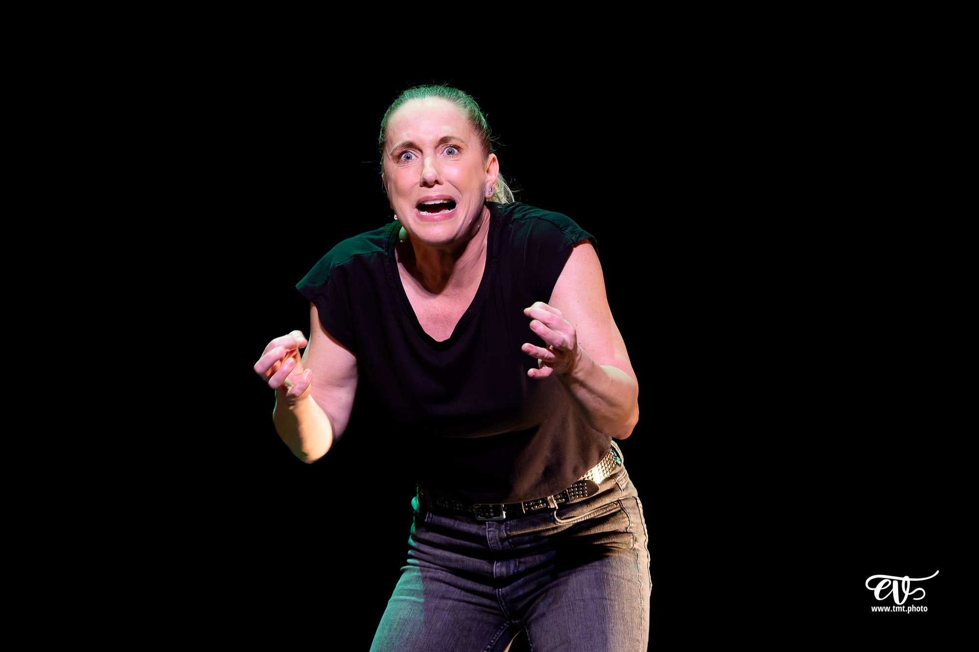 LES CHATOUILLES OU LA DANSE DE LA COLÈRE (ANDRÉA BESCOND)